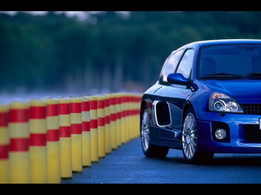  Renault Clio V6 2003 года  (фото 13 из 30)